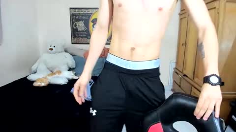 erick_de_rossee online show from April 28, 11:31 pm