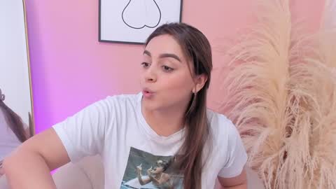 Snapshot of erika_mendez1 chatting on February 3, 6:39 pm Erika Mendez online show from February 3, 6:39 pm