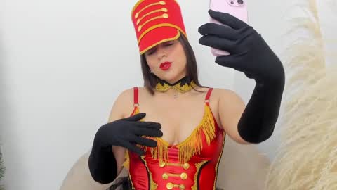 Snapshot of erika_mendez1 chatting on December 28, 8:25 pm Erika Mendez online show from December 28, 8:25 pm