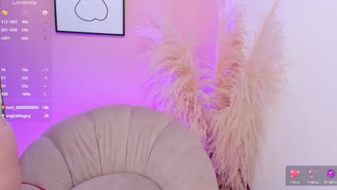 Snapshot of erika_mendez1 chatting on September 24, 6:47 pm Erika Mendez online show from September 24, 6:47 pm