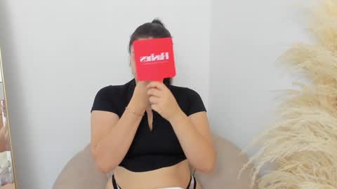 Snapshot of erika_mendez1 chatting on December 12, 8:43 pm Erika Mendez online show from December 12, 8:43 pm