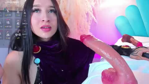 Eri  online show from October 31, 9:59 pm