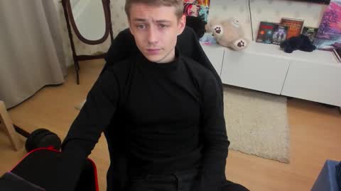 Max online show from November 27, 1:46 am