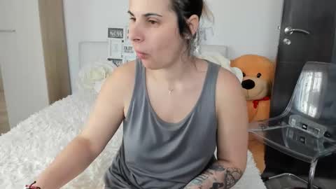 eroticsensualkitty4u online show from April 3, 7:37 am