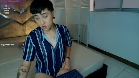 Snapshot of eryx_eriscor chatting on October 15, 3:35 pm Eryx online show from October 15, 3:35 pm