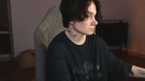 esajukyy online show from June 9, 5:01 pm