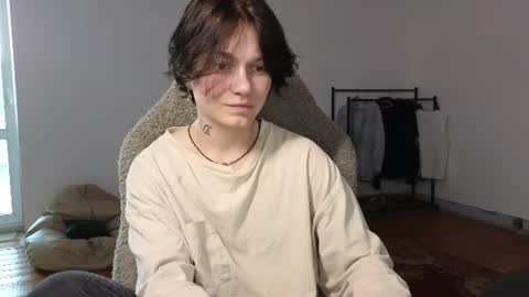 esajukyy online show from July 9, 2:21 pm