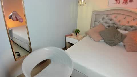 Escarlet online show from October 10, 1:28 pm