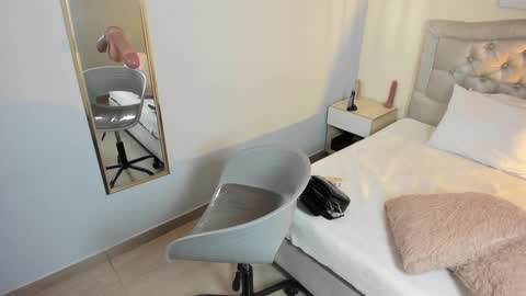 Escarlet online show from September 18, 3:16 pm