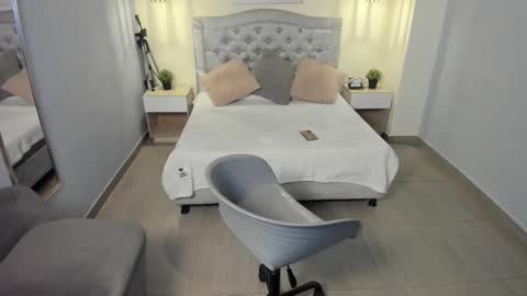 Escarlet online show from October 17, 1:48 pm