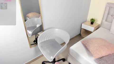 Escarlet online show from March 12, 2:10 pm