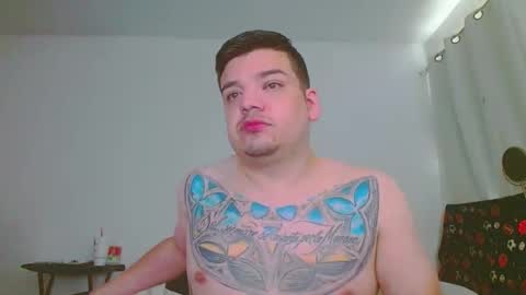 escodamus12 online show from February 15, 6:44 pm