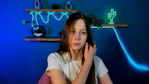 esme_moore_ online show from November 11, 9:44 am
