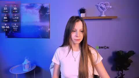 esme_moore_ online show from November 14, 7:49 pm