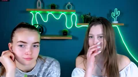 esme_moore_ online show from November 19, 9:52 am