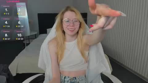 Esme Runn online show from July 4, 3:21 am