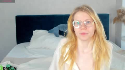 Esme Runn online show from April 29, 3:11 am