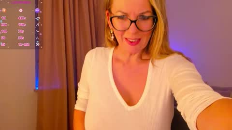 Esmi online show from November 5, 3:36 pm