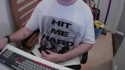 Morph online show from December 14, 8:26 pm