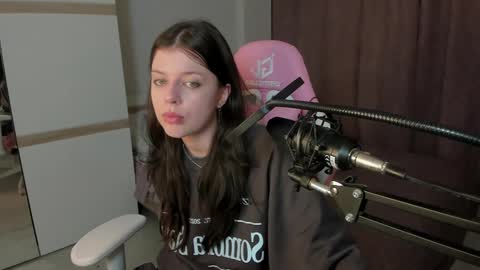 esteria online show from December 9, 4:34 am