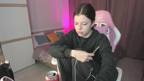 esteria online show from December 1, 10:23 pm