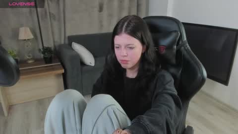 esteria online show from December 3, 6:55 pm