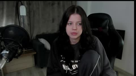 esteria online show from December 7, 9:28 pm