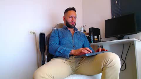 esteban online show from February 11, 3:05 pm