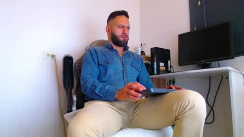 esteban online show from February 10, 2:31 pm