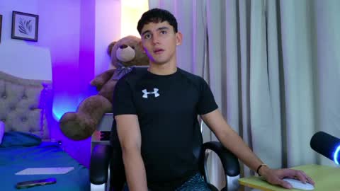 Esteban online show from June 8, 7:48 pm