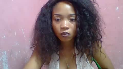Snapshot of estelah20 chatting on September 25, 1:18 pm estelah20 online show from September 25, 1:18 pm