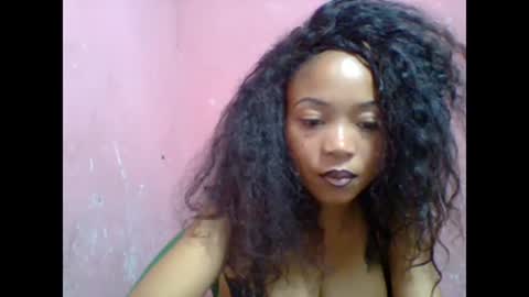 Snapshot of estelah20 chatting on October 3, 11:29 am estelah20 online show from October 3, 11:29 am