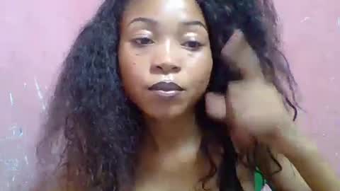 Snapshot of estelah20 chatting on October 6, 12:45 pm estelah20 online show from October 6, 12:45 pm