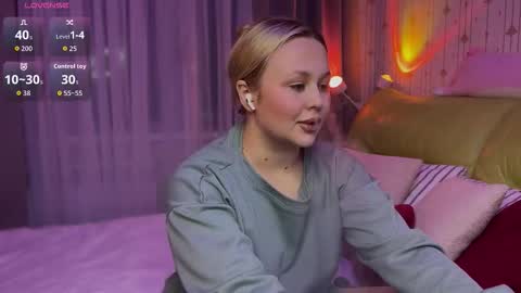 Estella online show from February 19, 5:01 pm