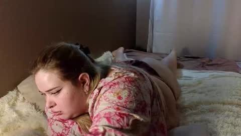 Estelle online show from November 7, 12:57 am