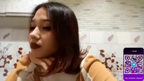 estellekirbo online show from February 28, 1:48 pm