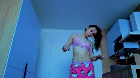 Ester online show from May 1, 2:11 pm