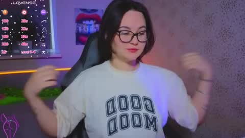 EsterPlayful online show from November 2, 11:10 am