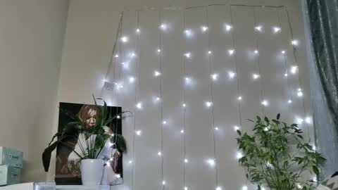 estherphillips online show from January 13, 8:33 am