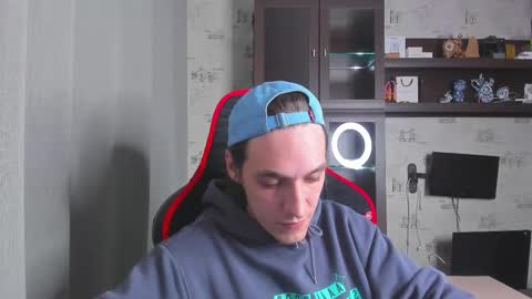 Snapshot of esthetics_boys chatting on October 29, 6:19 pm LOUIS online show from October 29, 6:19 pm