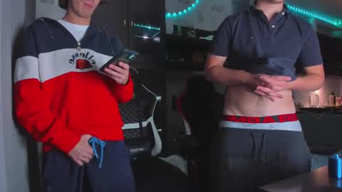 Snapshot of esthetics_boys chatting on September 29, 11:37 pm LOUIS online show from September 29, 11:37 pm