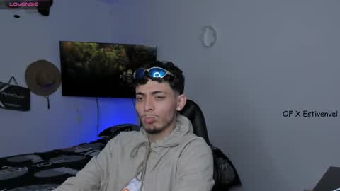 estivenvel online show from October 8, 5:08 pm