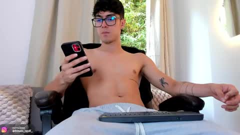 etham_wolf1 online show from May 6, 6:25 pm