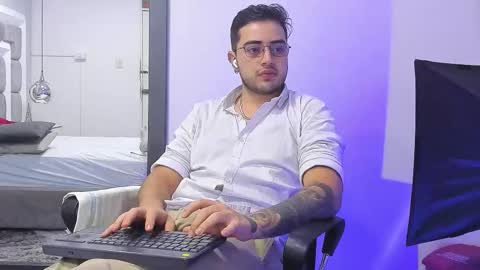 ethan_greys online show from December 20, 5:47 am