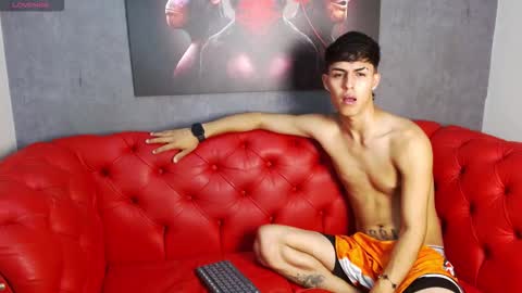 E T H A N  online show from November 28, 2:46 pm