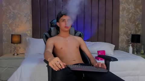 ethanlowell online show from October 28, 10:22 pm