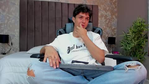 ethanlowell online show from November 5, 11:18 pm