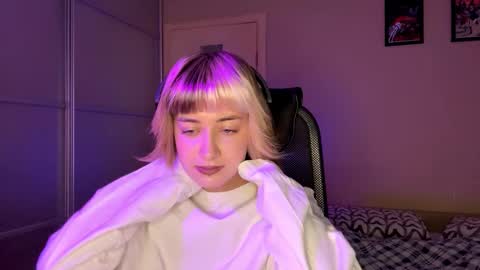 Emily online show from November 11, 6:48 am