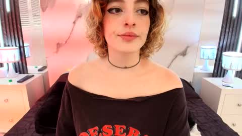 E V A online show from September 24, 9:43 pm