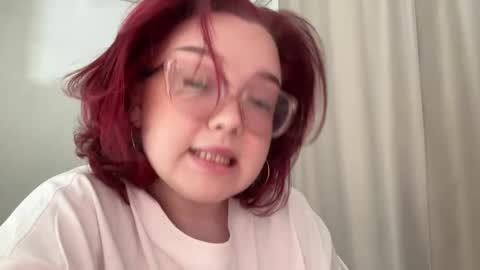 eva_kittenn online show from April 9, 1:06 pm